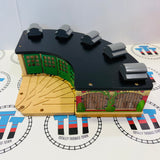 Roundhouse with Splitter #2 Good Condition Wooden - Used