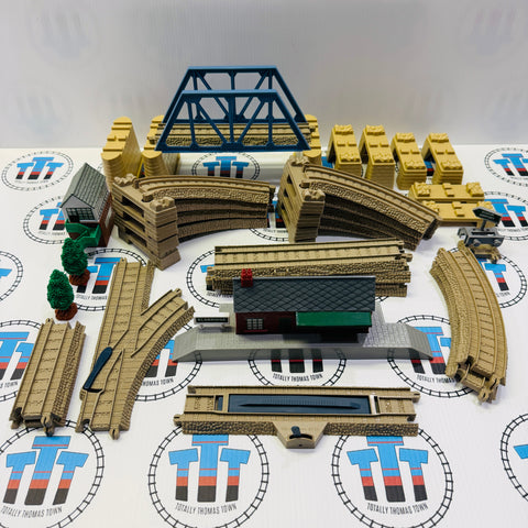 Thomas on The Go Set Complete No Train/Station Missing Stickers Used - Trackmaster