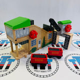 Coal Company with Conveyor #1, 2 Cargo Cars (2002) and 2 Cargo Pieces Chipped Piece Wooden - Used