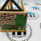 Useful Engine Shed #3 No Door/Cracked and Glued Wooden - Used