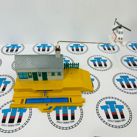 Station with Flying Harold Missing Lamp Post Used - TOMY