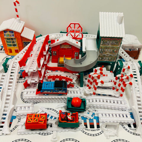 Holiday Cargo Delivery Set Complete Used - Trackmaster Revolution