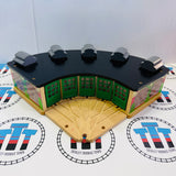 Roundhouse with Splitter #2 Good Condition Wooden - Used