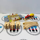 BIGJIGS Value Track Pack with Red Tractor and Level Crossing with Ramps 16 Pieces - New no/in Box
